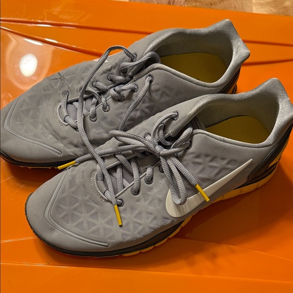Nike Gray and Yellow Women's Athletic Shoes - Picture 1 of 8